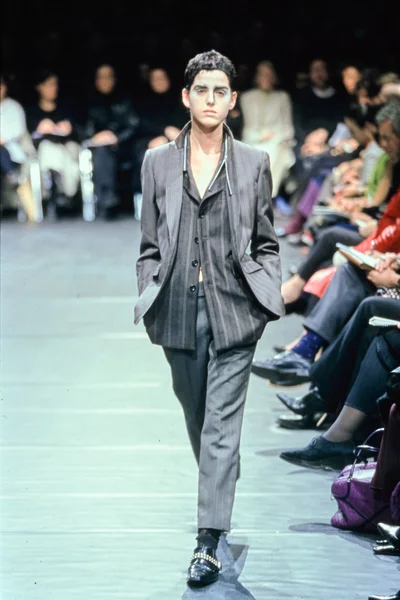 Look 12